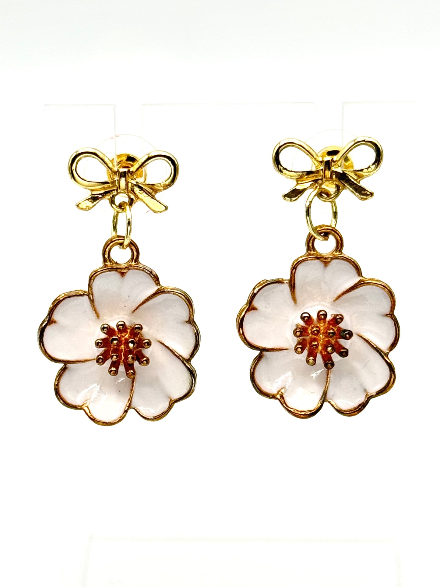 π€ White PoppyBlossom Bow Earrings