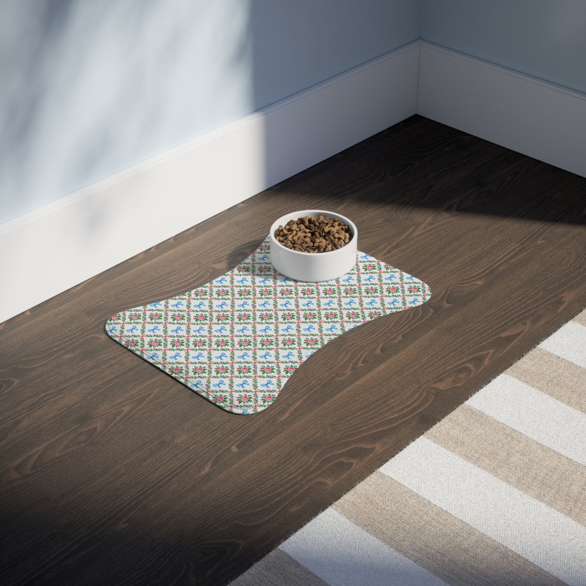 Bows in Bloom Bone-Shaped Pet Feeding Mat